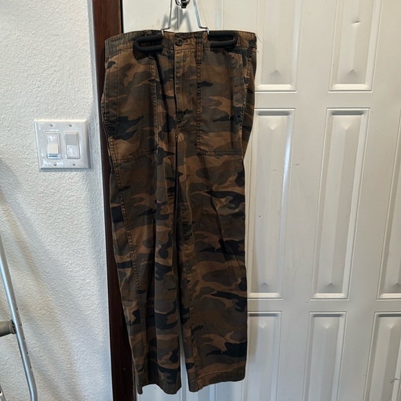 Madewell Camo Pants - Picture 1 of 5